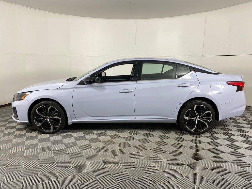 Used 2023 Pearl Nissan 2.5 SR image 7