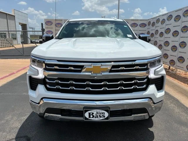 Used 2025 Summit White Chevrolet LTZ image 3