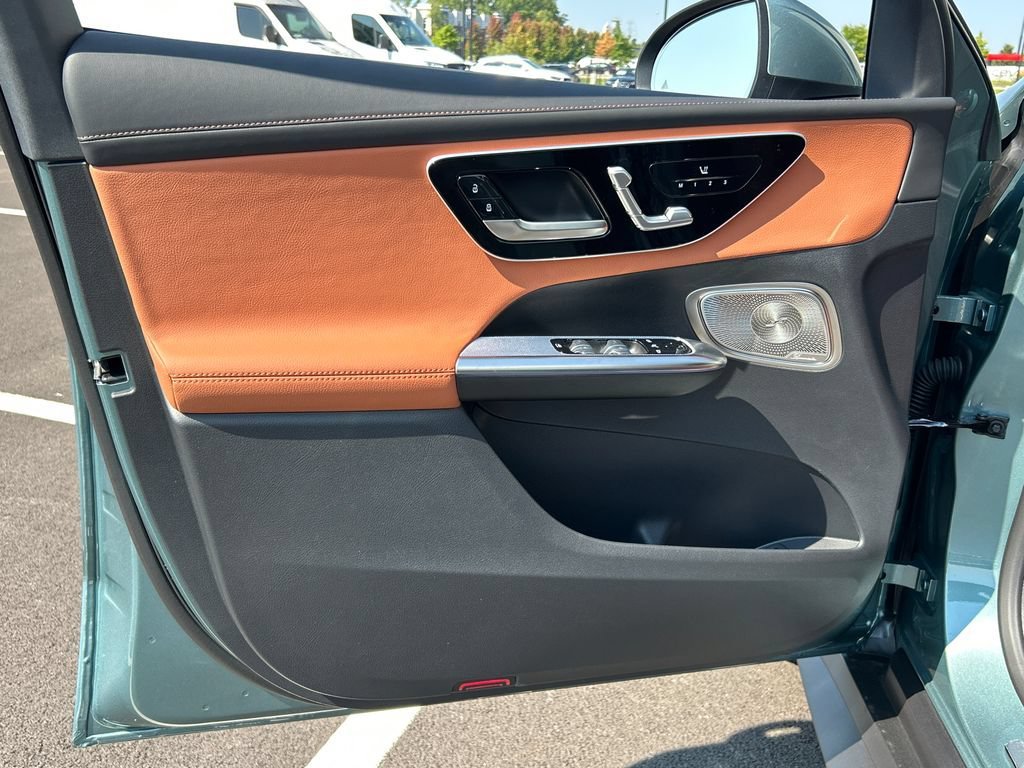 New 2027 Verde Silver Metallic Mercedes-Benz GLC 300 image 48