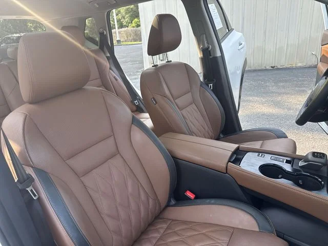 Used 2025 White Nissan Platinum image 10