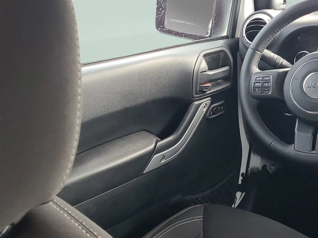 Used 2018 White Jeep Sahara 4x4 image 17
