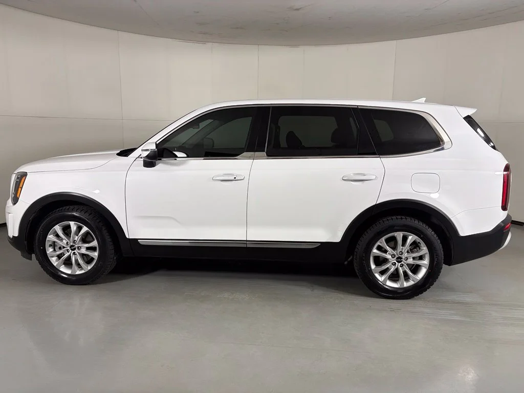 Used 2022 White Kia LX image 5