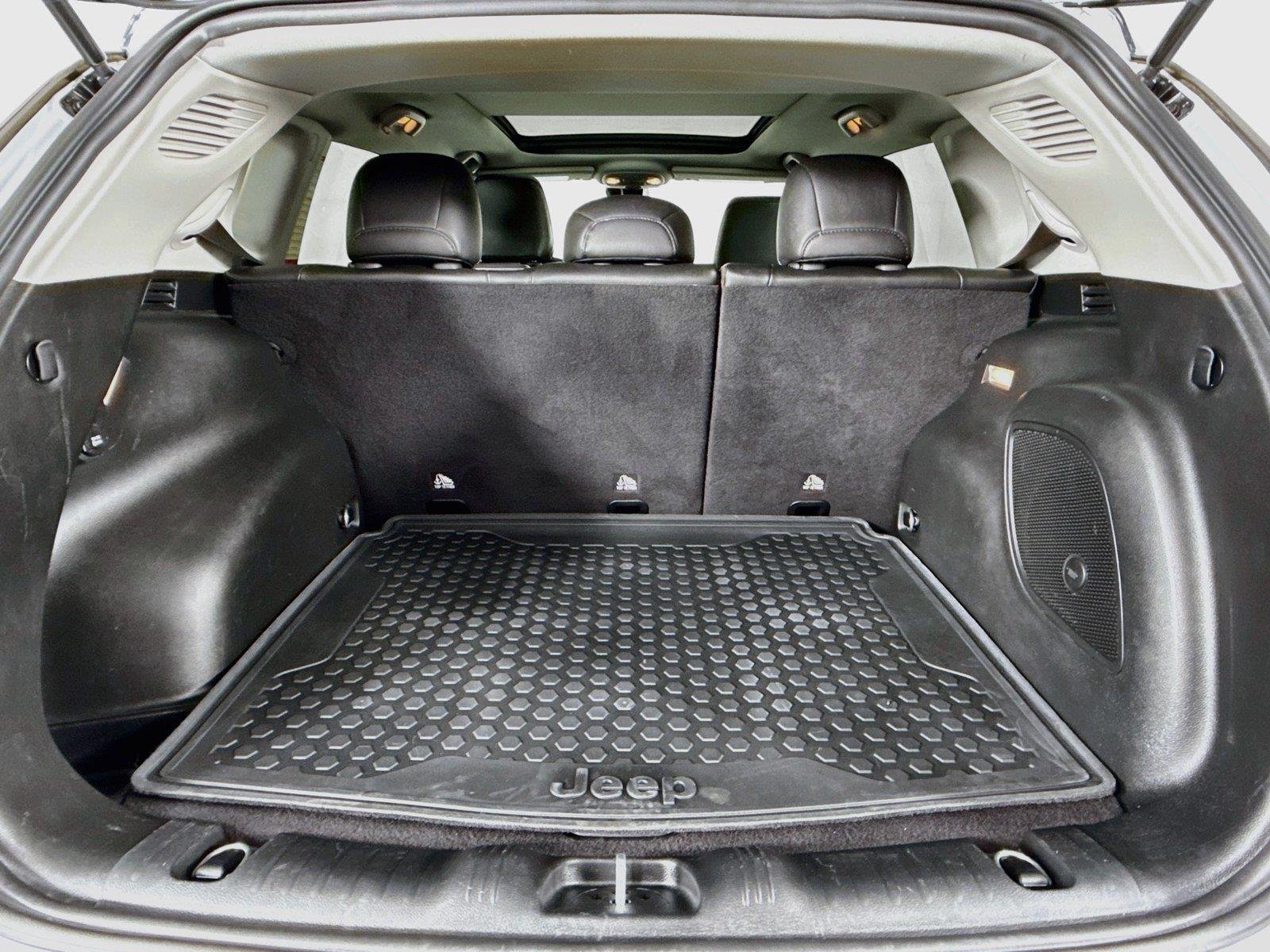 Used 2022 Bright White Clearcoat Jeep Trailhawk image 38