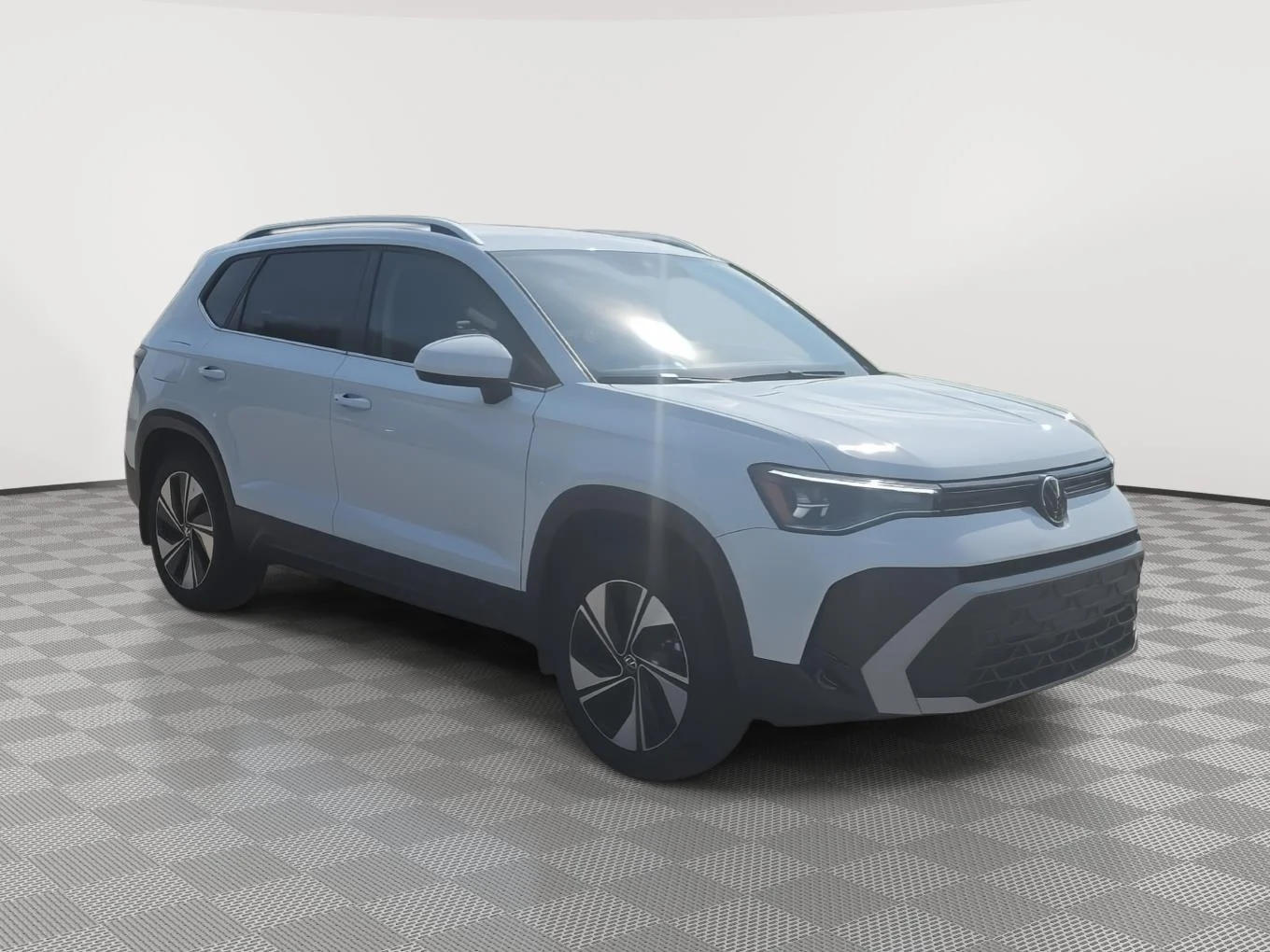 Certified Used 2025 WHITE Volkswagen SE image 3
