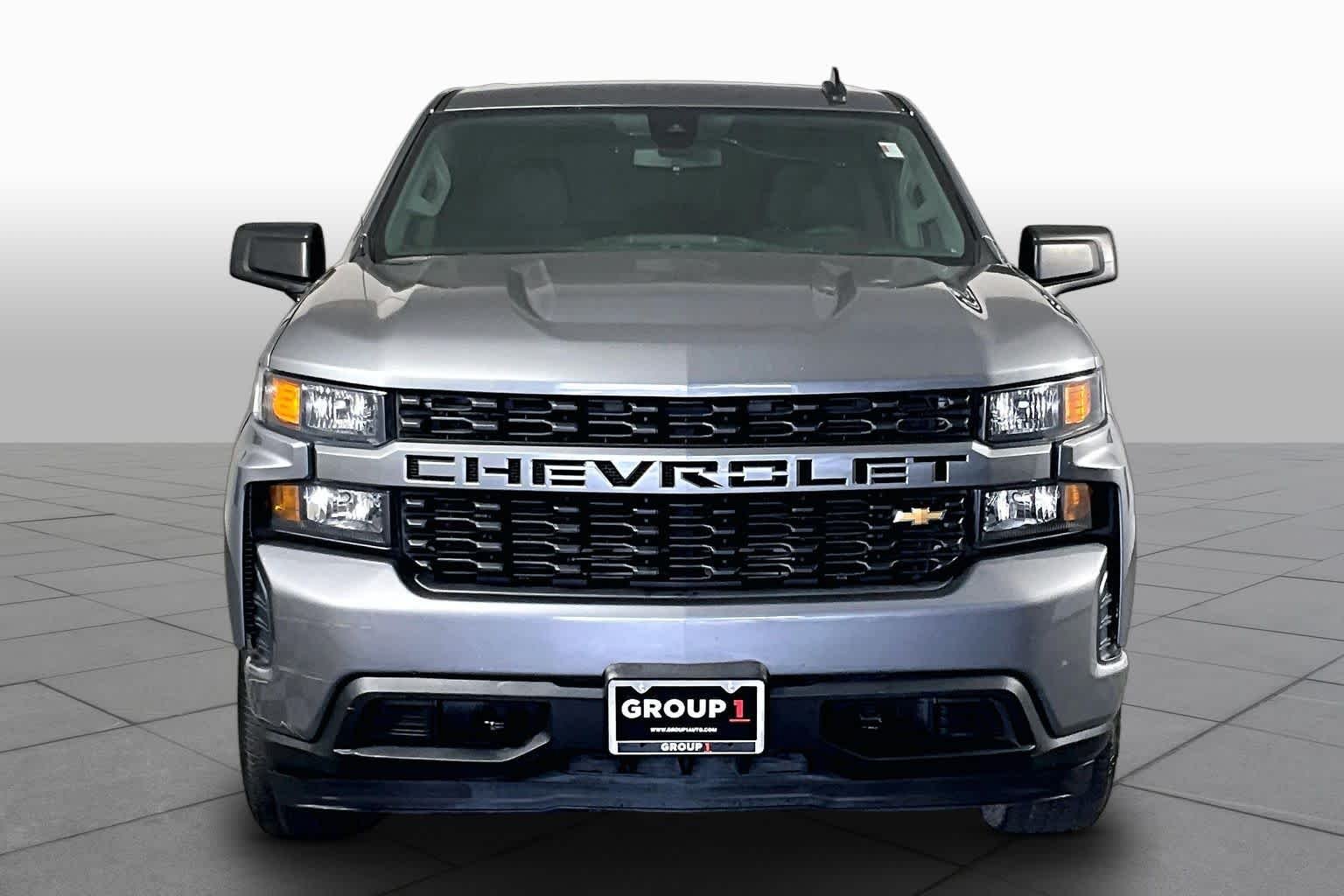 Used 2022 Satin Steel Metallic Chevrolet Custom image 4
