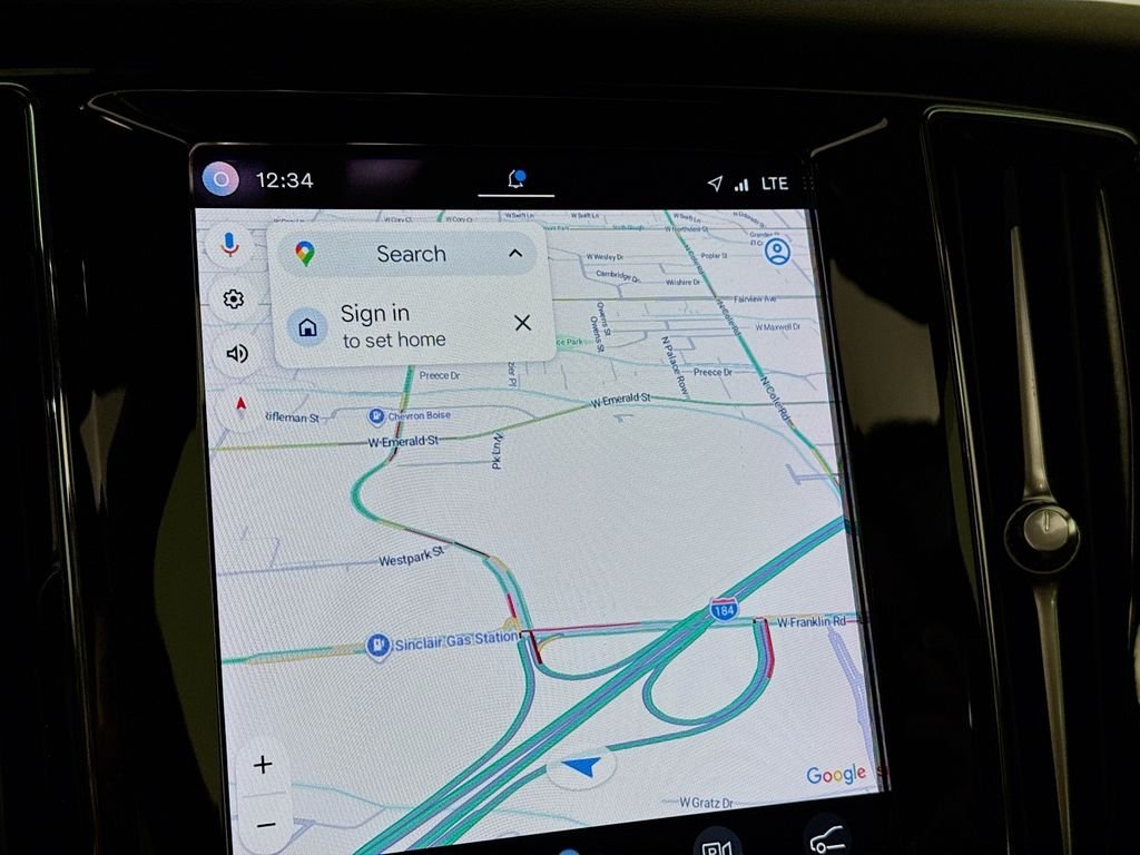 Used 2024 White Volvo B5 Plus image 14