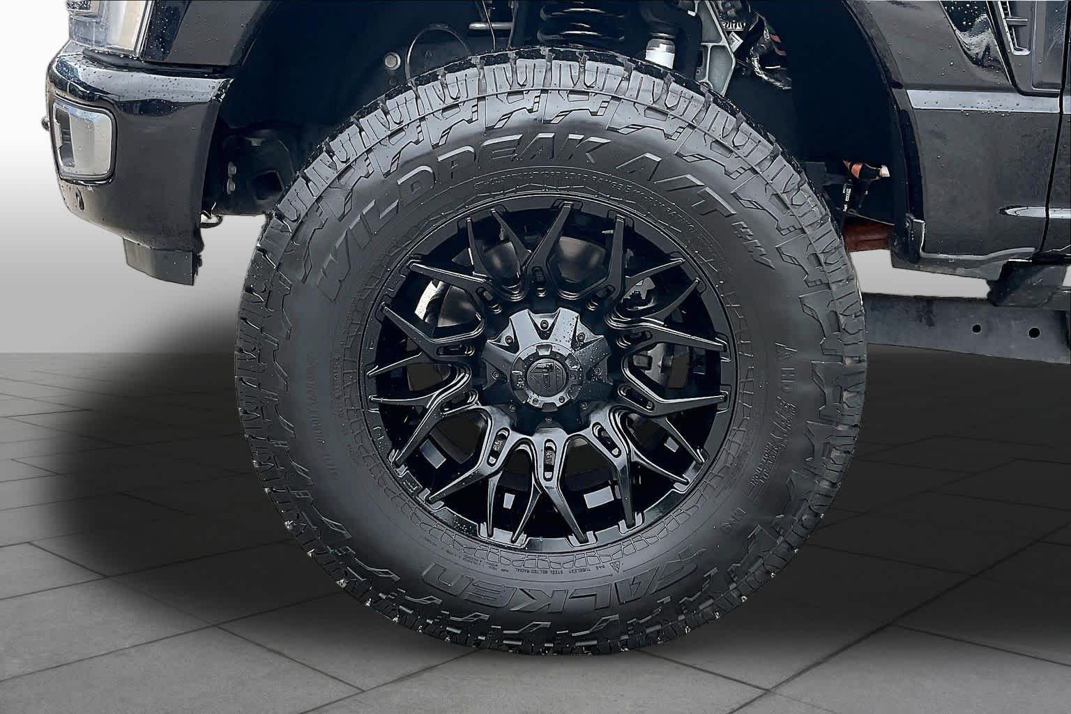 Used 2025 Agate Black Ford Platinum image 11