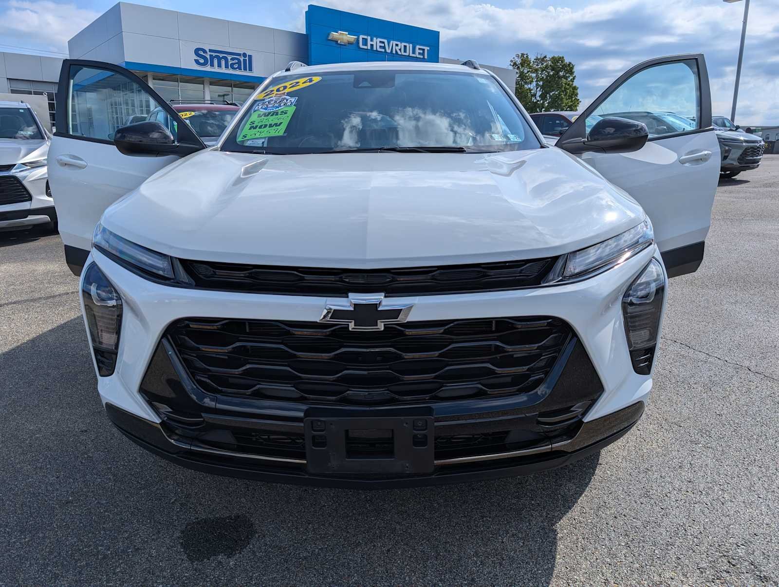 Used 2024 Summit White Chevrolet ACTIV image 15