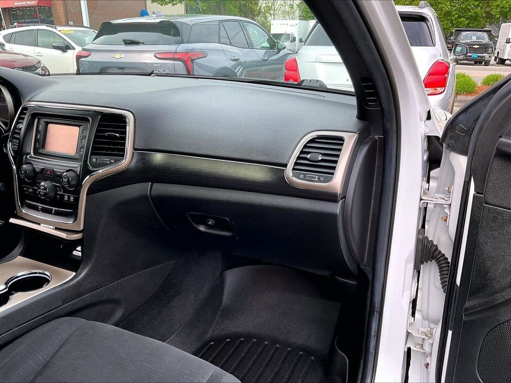 Used 2014 White/off-white Jeep Laredo image 13