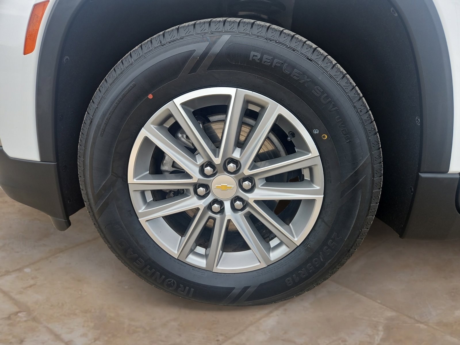 Used 2023 Summit White Chevrolet LT Cloth image 25