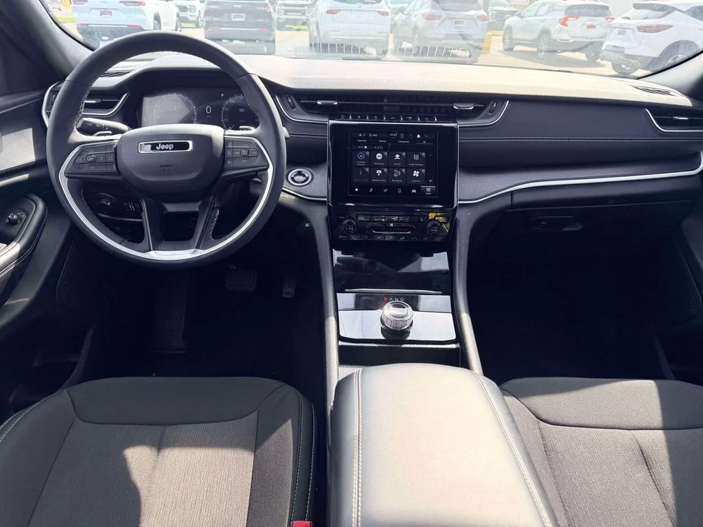 Used 2024 Gray Jeep Laredo image 3