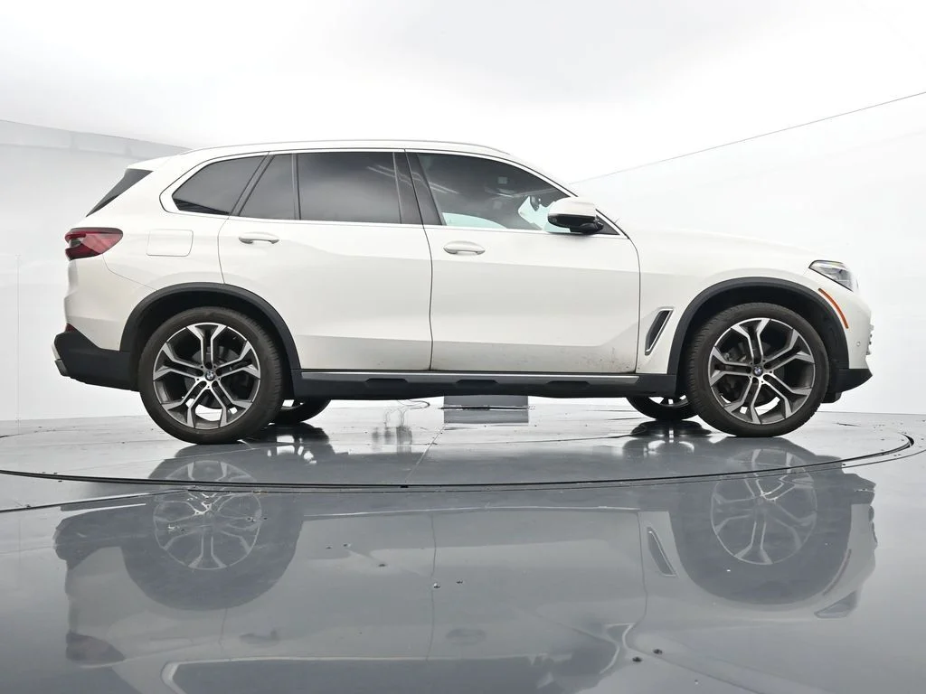 Used 2023 White BMW xDrive40i image 23