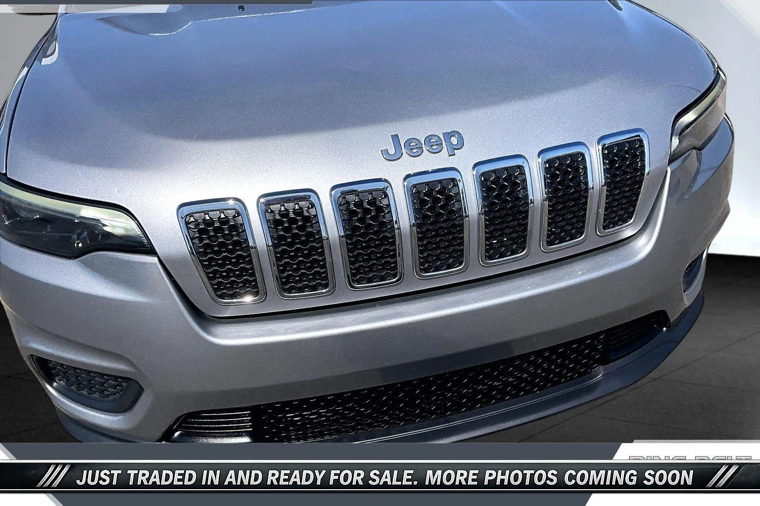 Used 2020 Silver Jeep Latitude FWD image 22