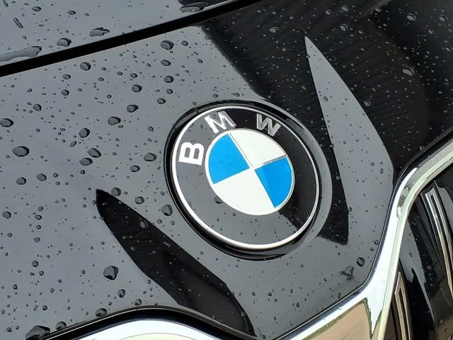 Used 2025  BMW 740i xDrive image 27