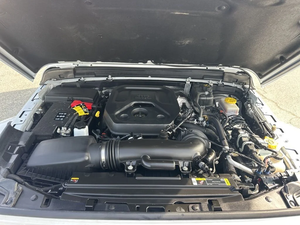 Used 2025 White Jeep Sahara image 29