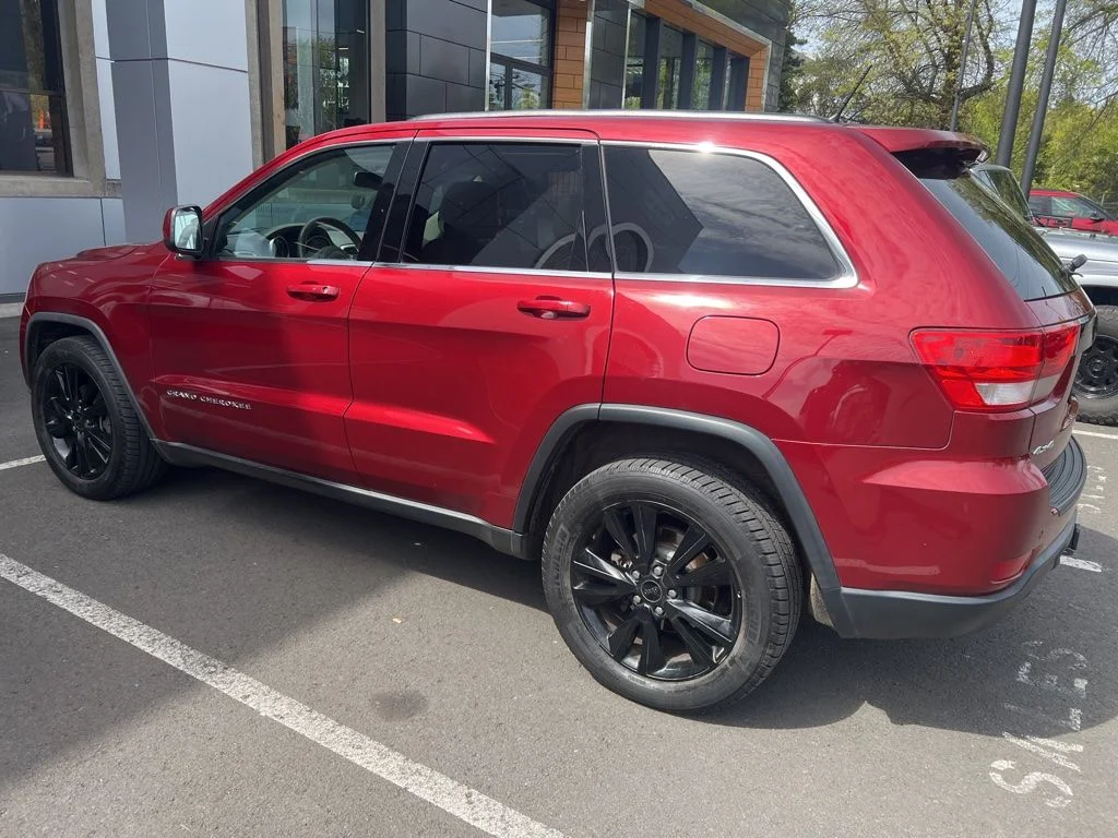 Used 2013 Red Jeep Altitude image 4