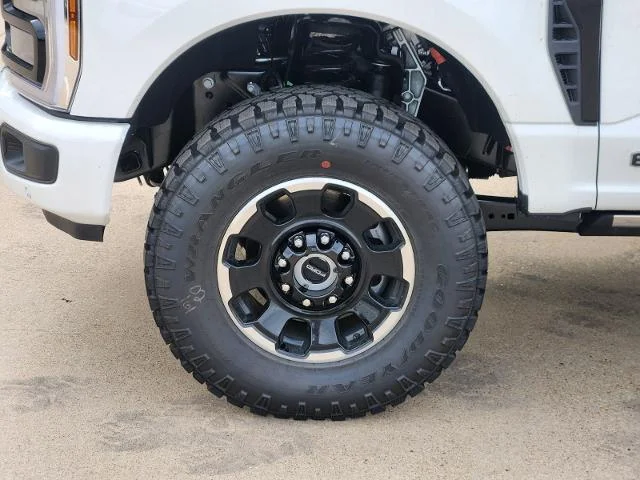 New 2026 Star White Metallic Tri-Coat Ford F-250® Lariat® image 30