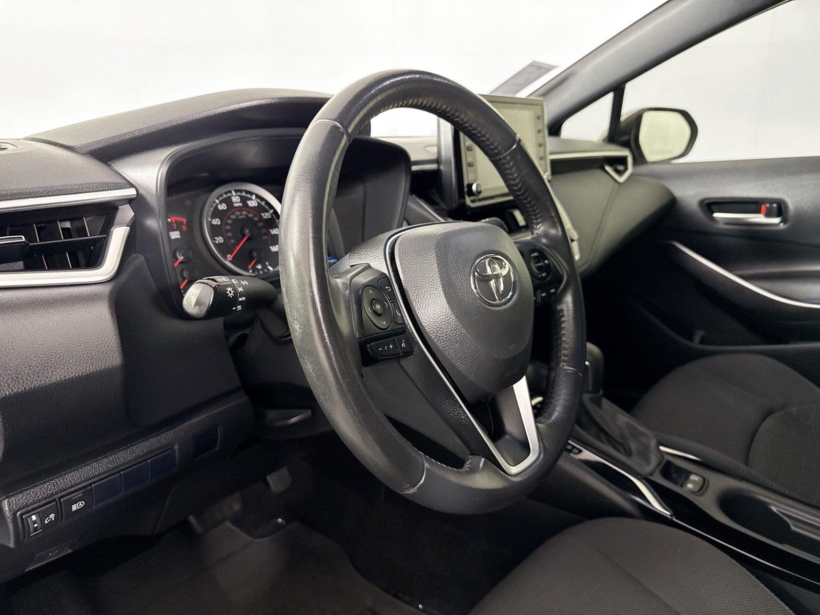 Certified Used 2022 Classic Silver Metallic Toyota SE image 4