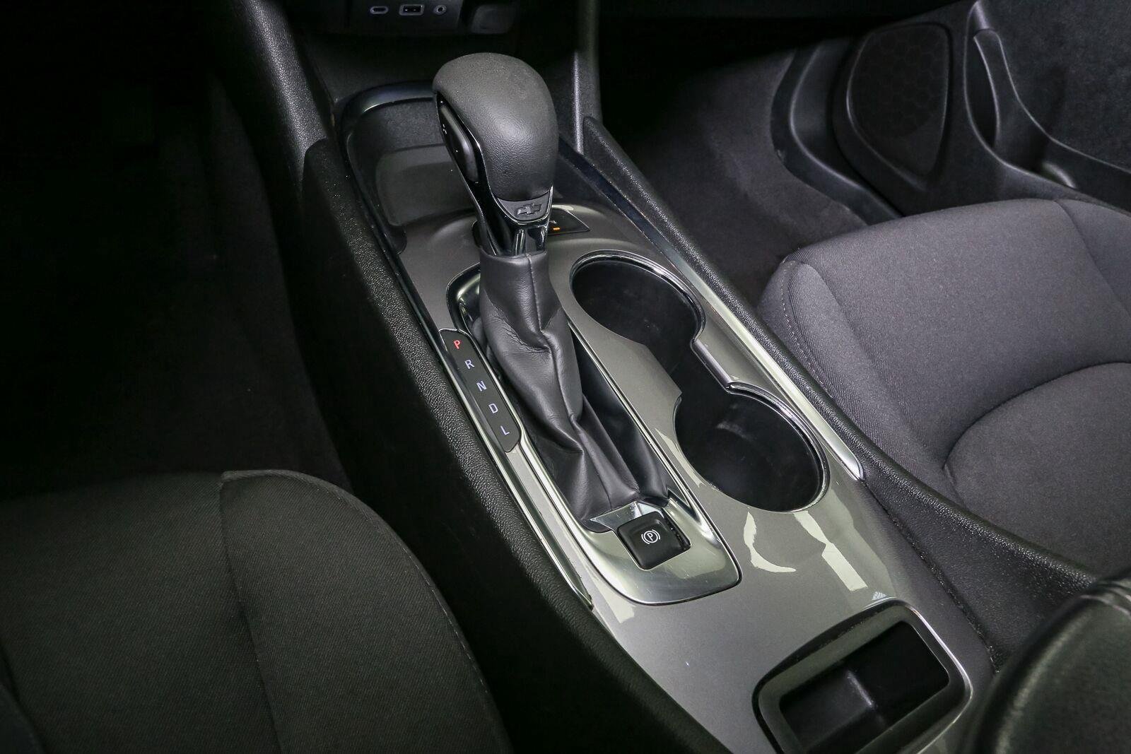 Used 2024 Summit White Chevrolet LT image 32