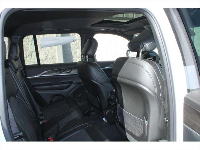 New 2026 Bright White Clear-Coat Exterior Paint Jeep Laredo image 9