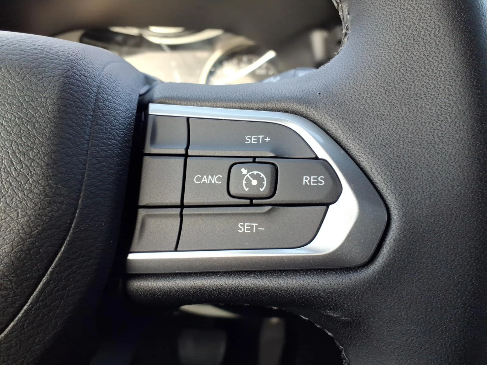 New 2026 Bright White Clearcoat Jeep Latitude image 11