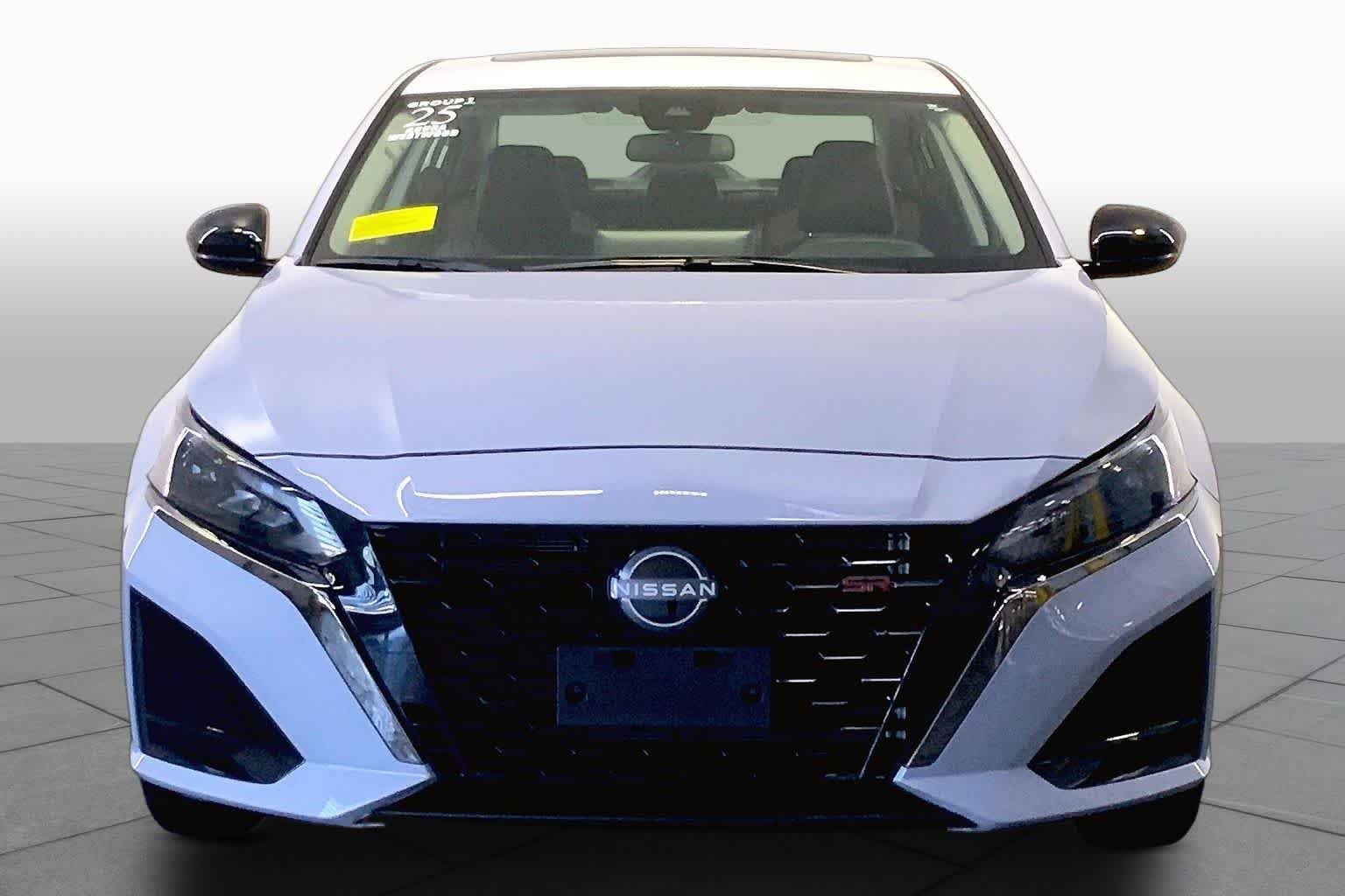 Used 2025 Gray Sky Pearl Nissan SR image 4