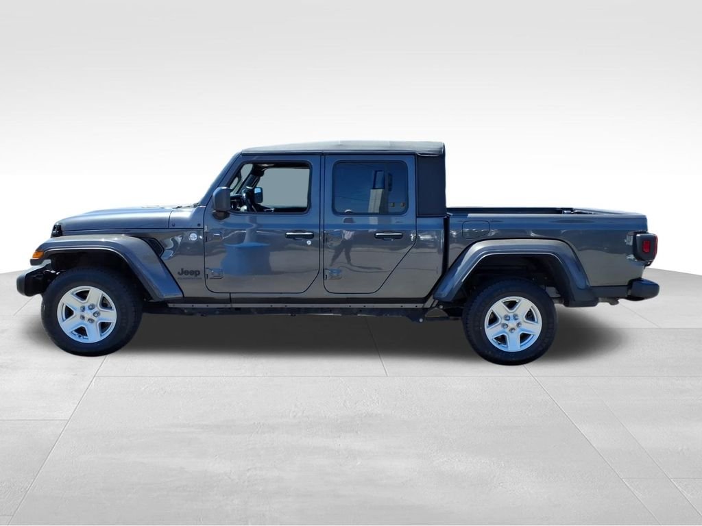 Used 2021 Crystal Metallic Jeep Sport image 23