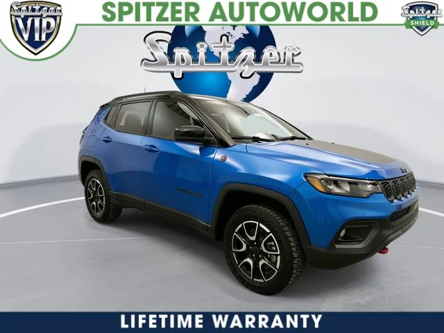 New 2026 Hydro Blue Pearl-Coat Exterior Paint Jeep Trailhawk image 3