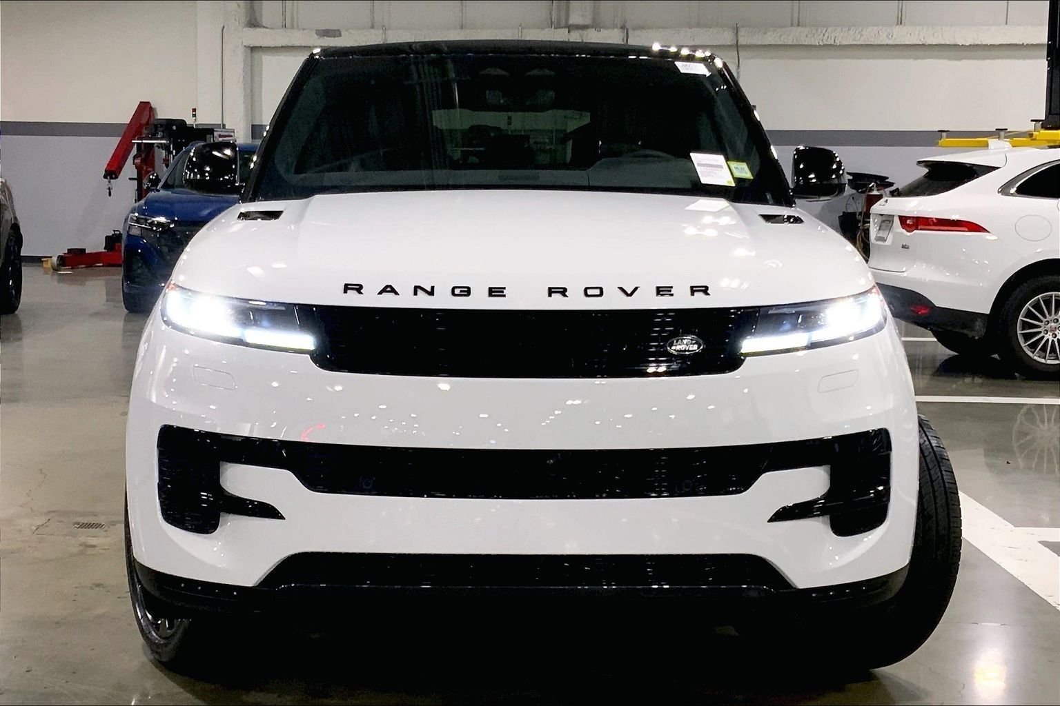 New 2026 Fuji White LAND ROVER SE image 3