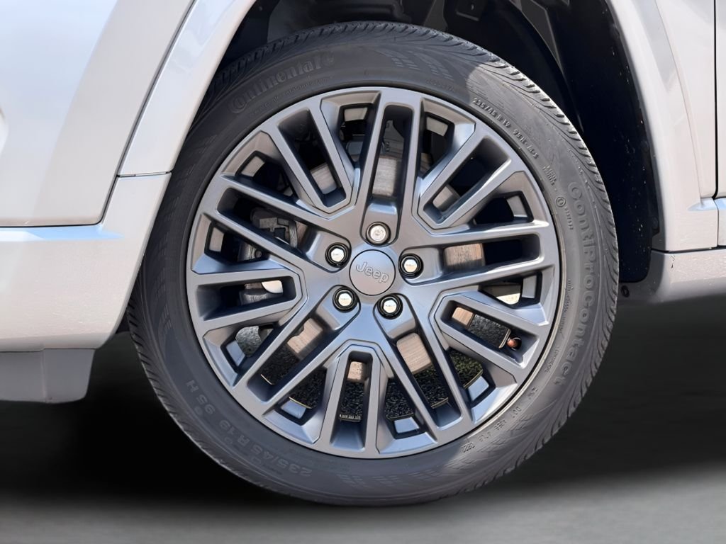 Used 2023 Silver Jeep Limited image 26
