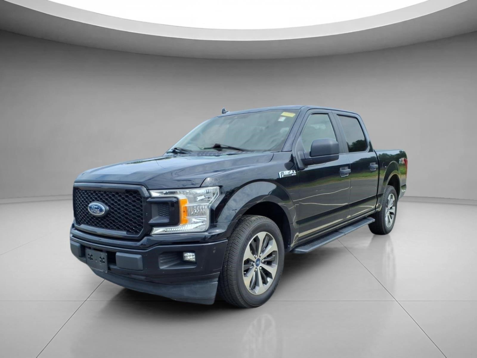 Used 2020 Agate Black Metallic Ford XL image 1