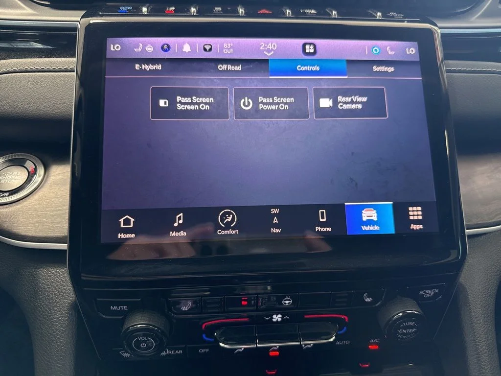 Used 2022 White Jeep 4xe image 19