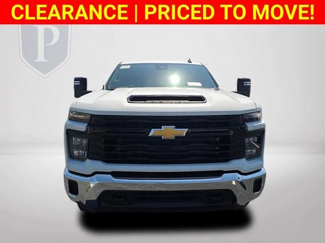 New 2026 Summit White Chevrolet WT image 13