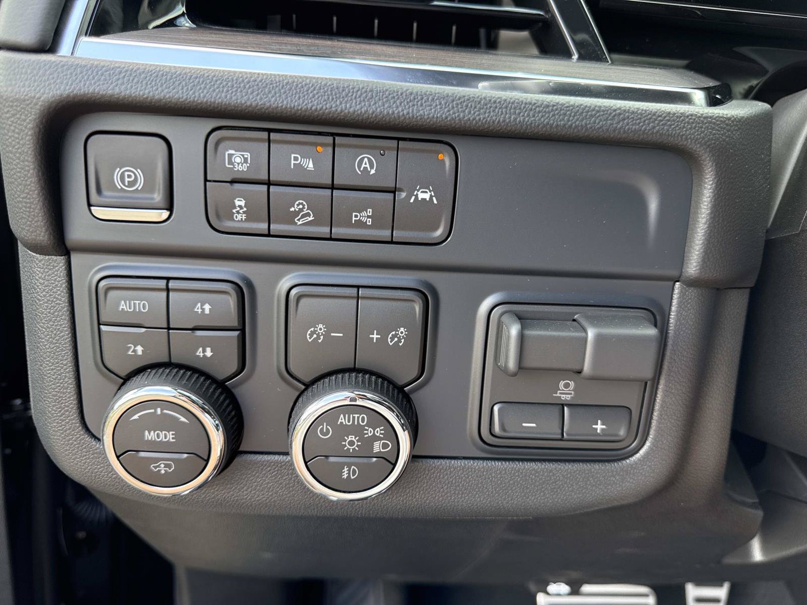 2026 Chevrolet Tahoe Z71 - Photo 32