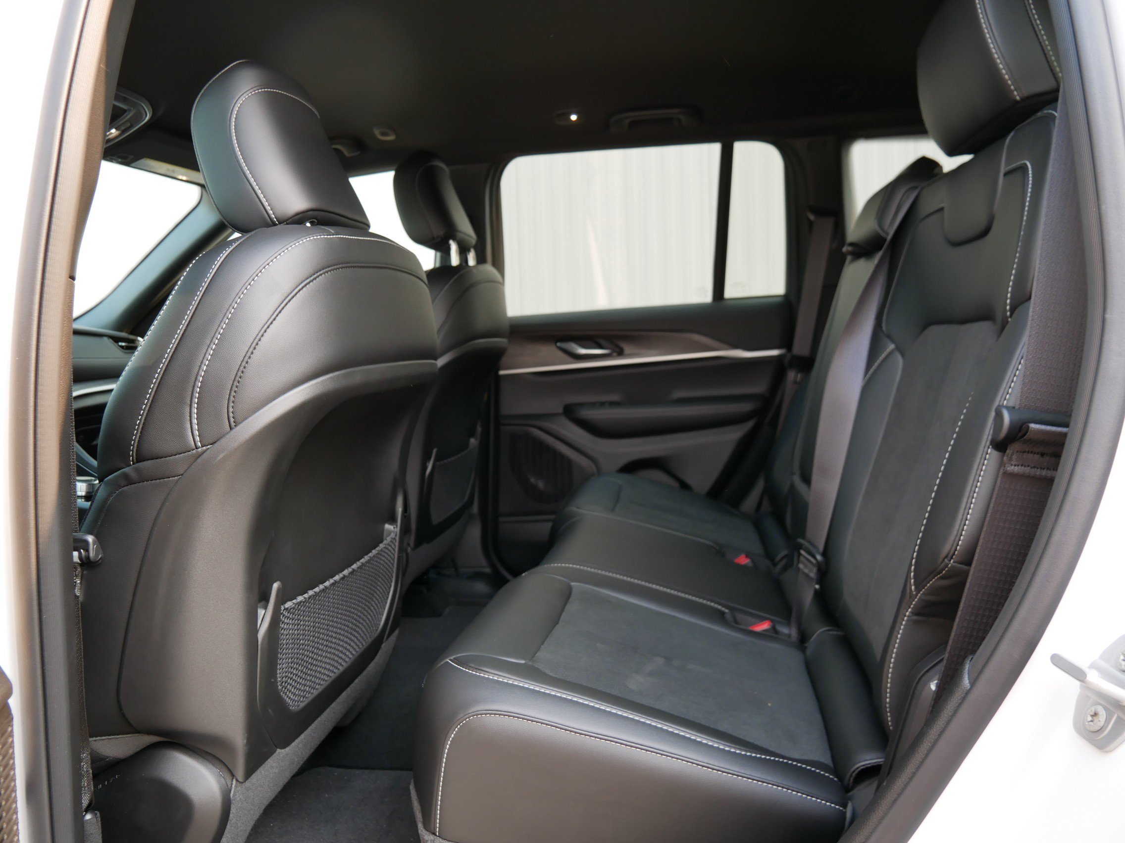 New 2026 Bright White Clearcoat Jeep Laredo Altitude image 7
