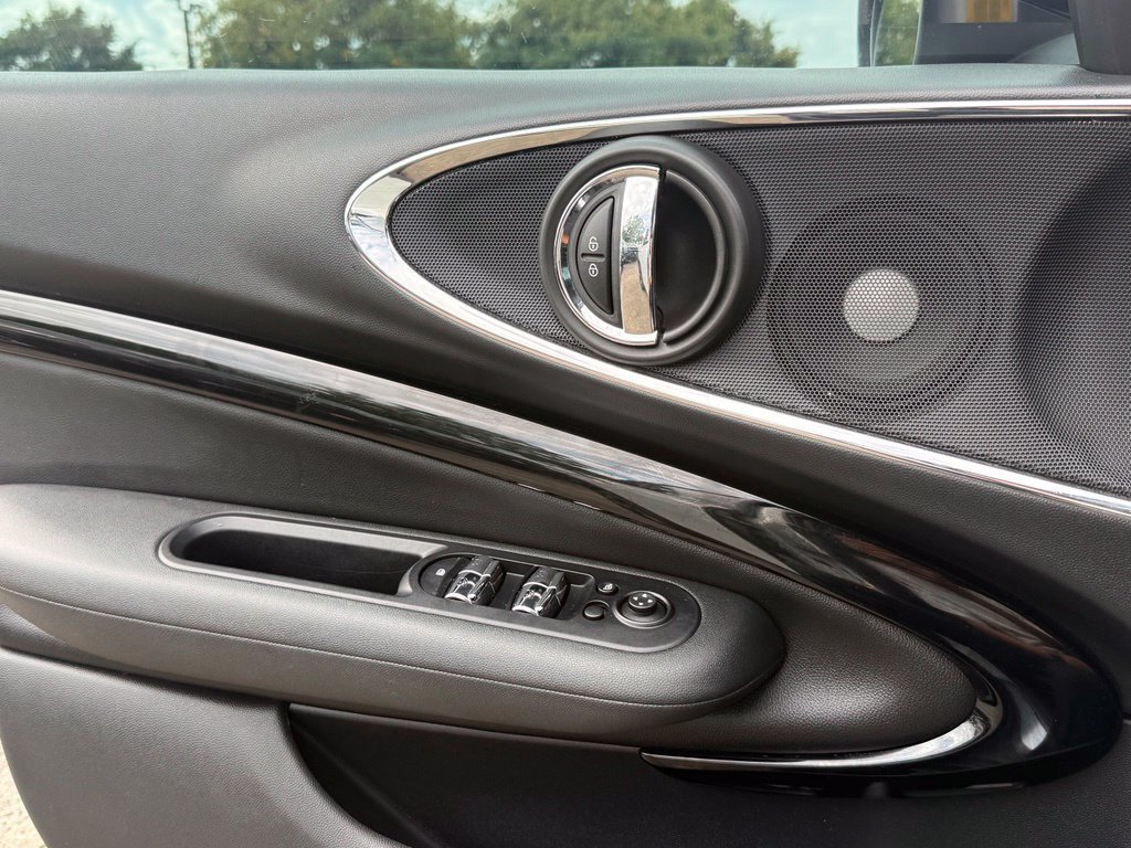 Used 2019  MINI  image 19