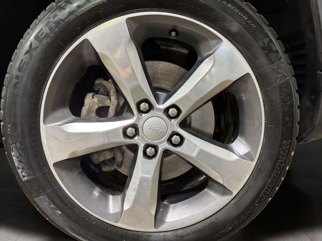 Used 2022 White/off-white Jeep Limited image 33