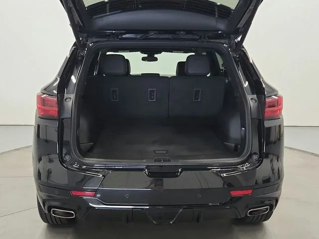Used 2025 Black Chevrolet RS image 35