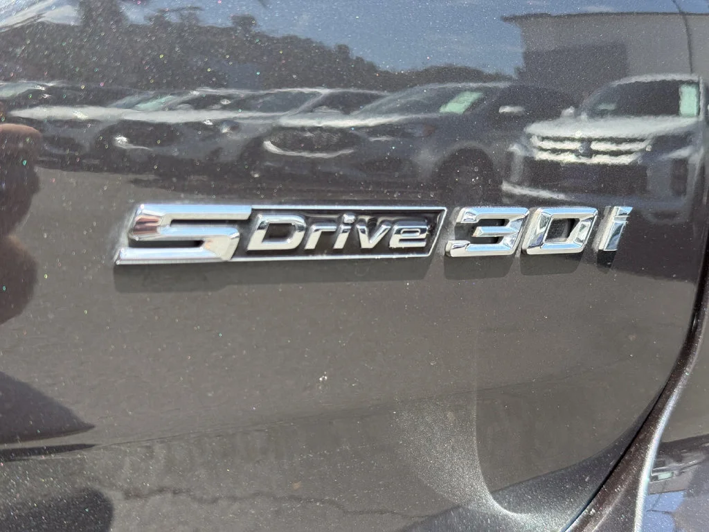 Used 2024 Gray BMW sDrive30i image 11