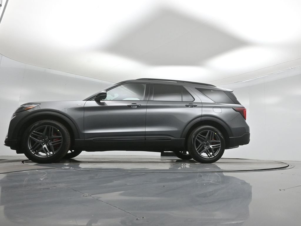New 2026 Carbonized Gray Metallic Ford ST-Line image 50