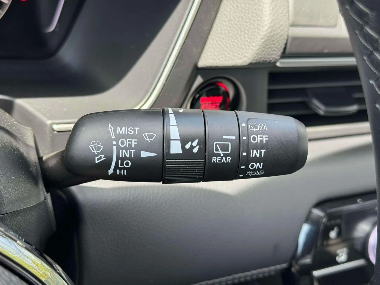 Used 2025 Platinum White Pearl Honda Touring image 27