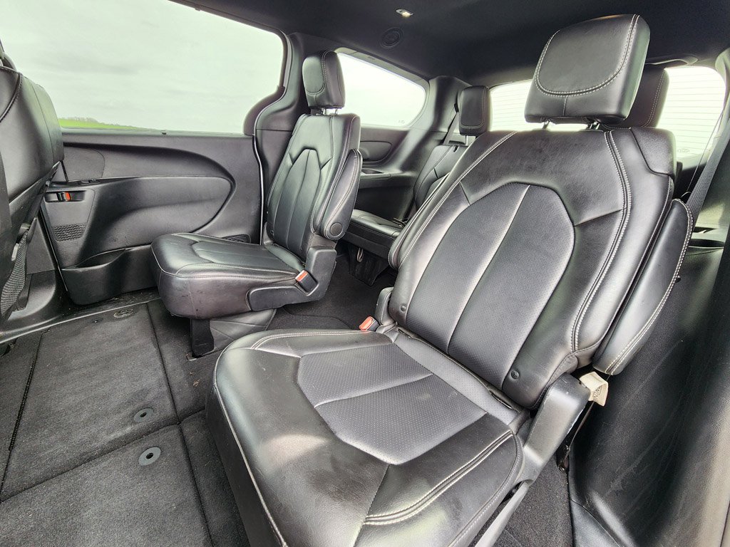 Used 2025 Bright White Clearcoat Chrysler Select image 8
