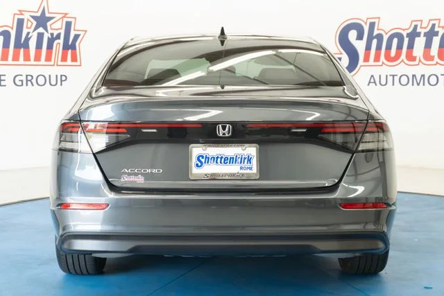 Used 2025 Gray Honda SE image 21