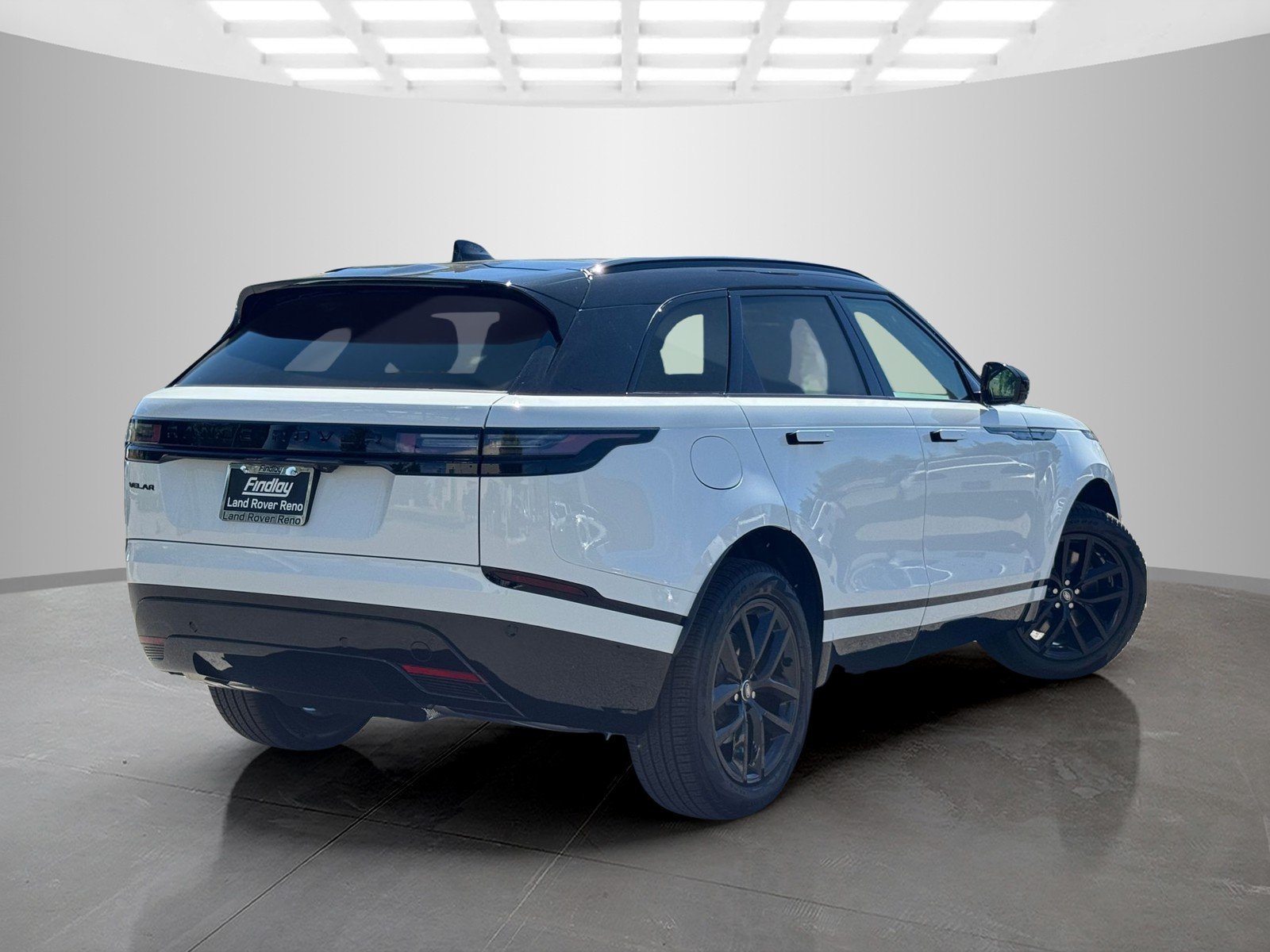 New 2026 Fuji White LAND ROVER Dynamic SE image 5