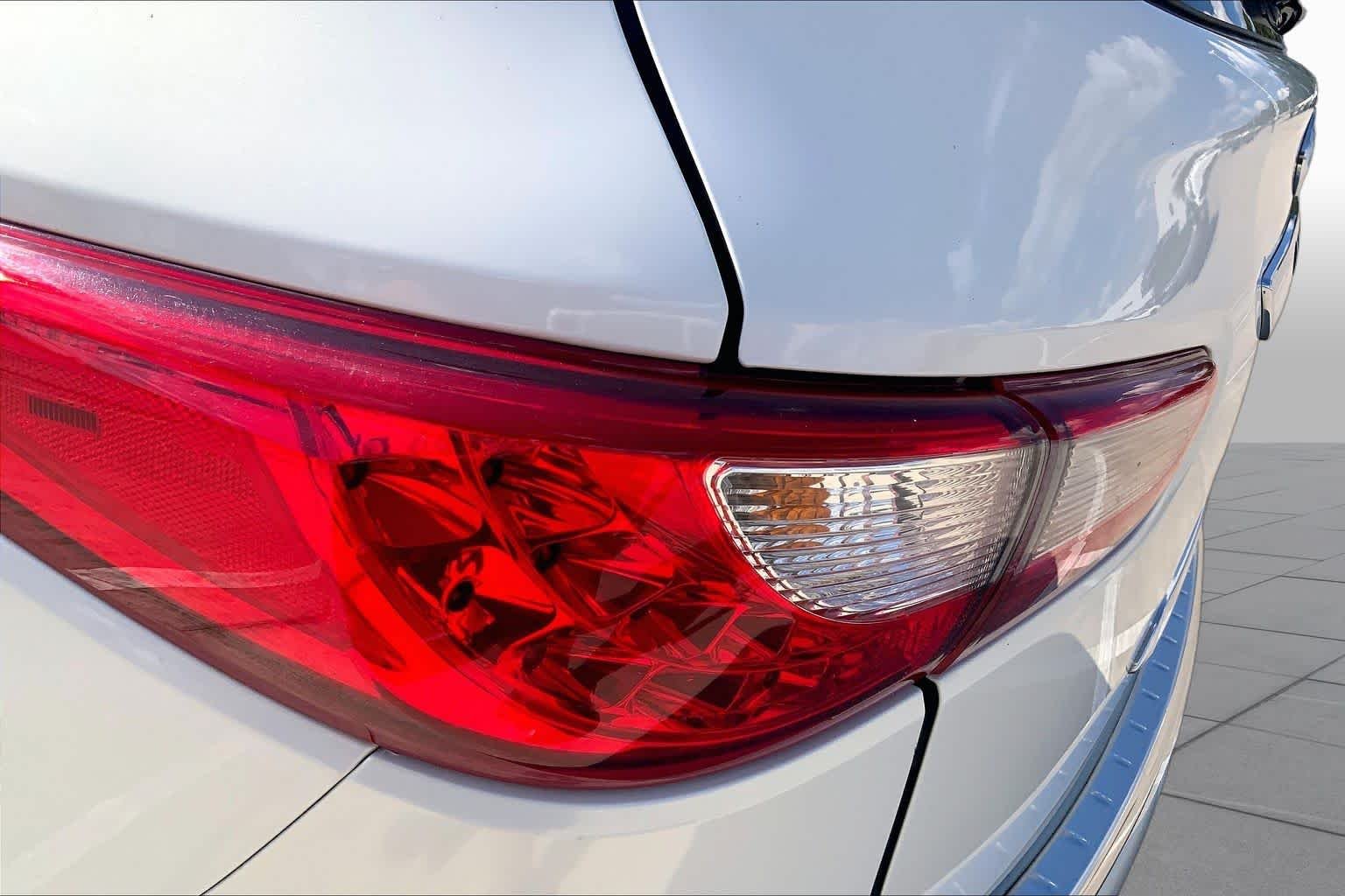 Used 2014 Moonlight White INFINITI  image 25