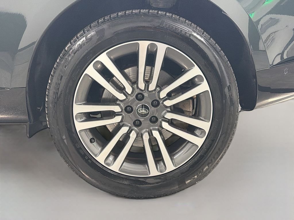 Used 2025 Green Land Rover SE image 34