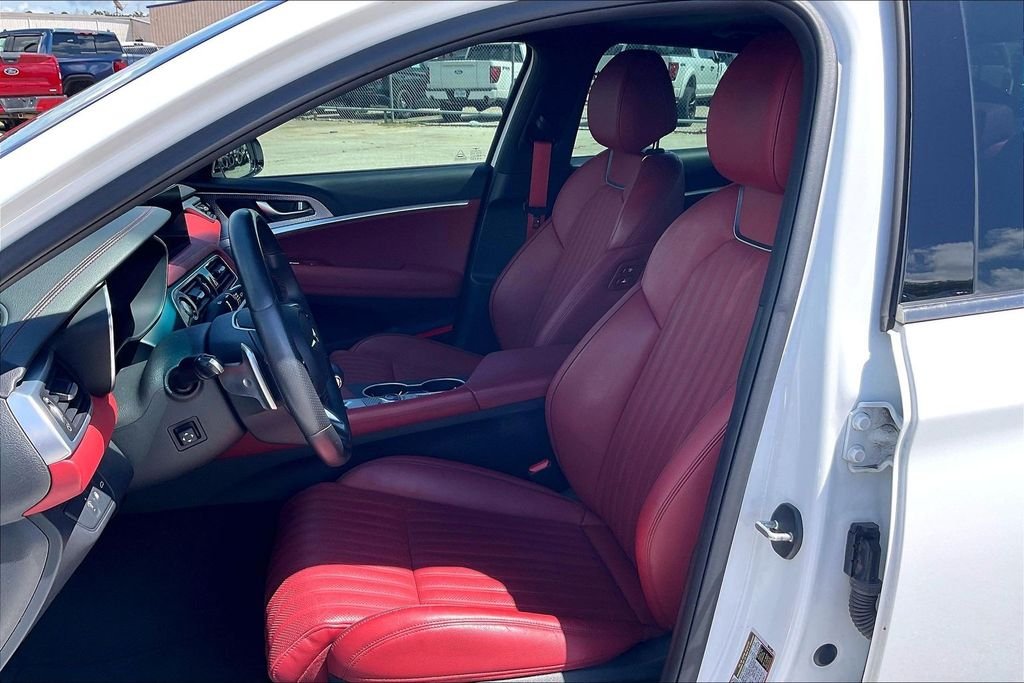 Used 2023 White Genesis 3.3T image 18