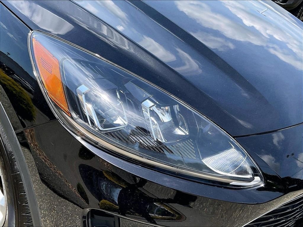 Used 2022 Black Ford SE image 31