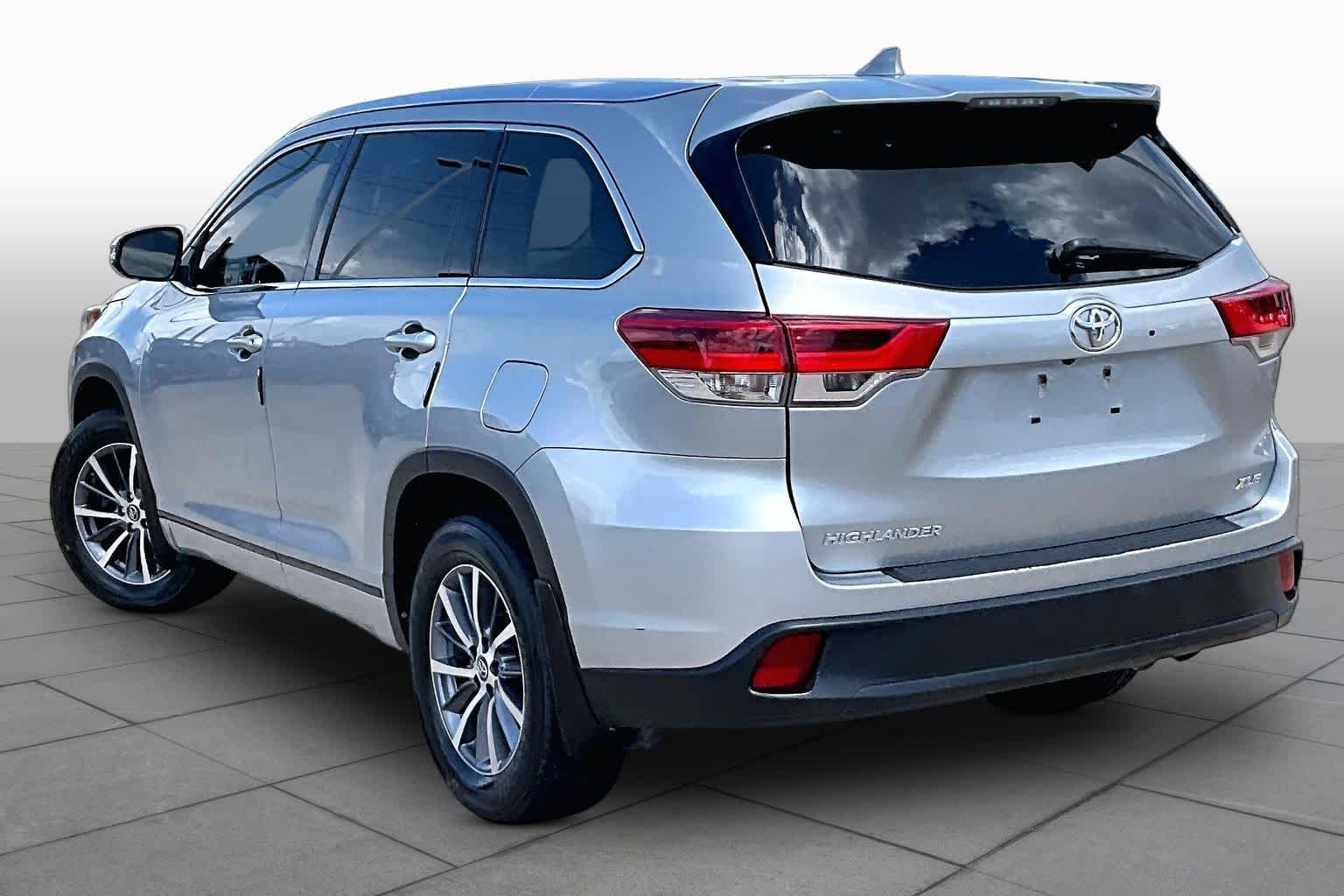 Used 2018 Celestial Silver Metallic Toyota XLE image 12