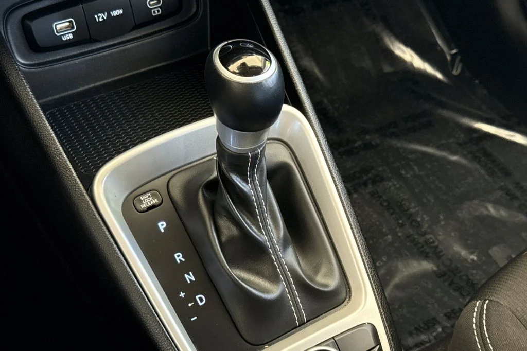 2025 Hyundai Venue SEL - Photo 25